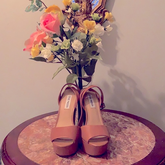 Women’s Shoes - Picture 4 of 10